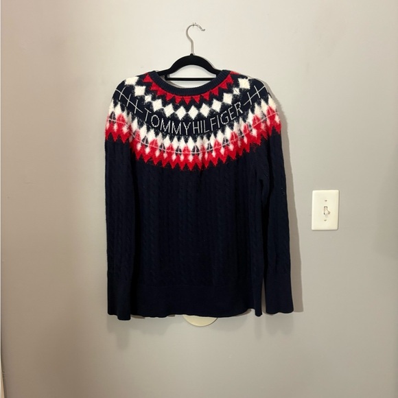 Tommy Hilfiger Women's Sweater in Navy with Red and White Pattern - Picture 7 of 8